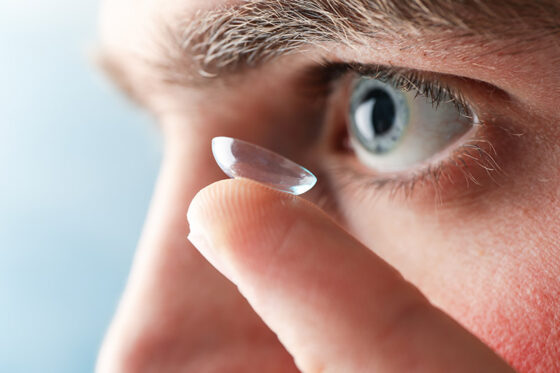 Cómo mantener las lentes de contacto y riesgo asociados a malas prácticas