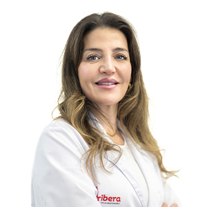 Carmen Antolino, Especialista en Medicina estética, cirugía estética y dermatología