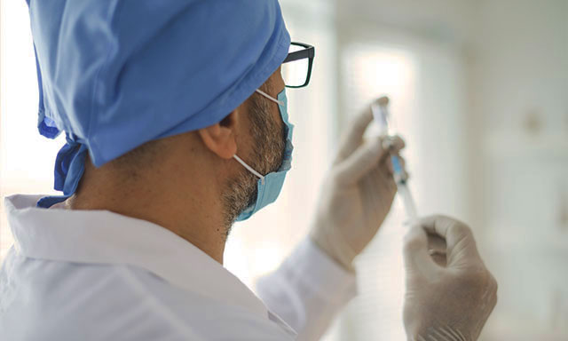 Intervención ambulatoria con anestesia local en adultos para otoplastia