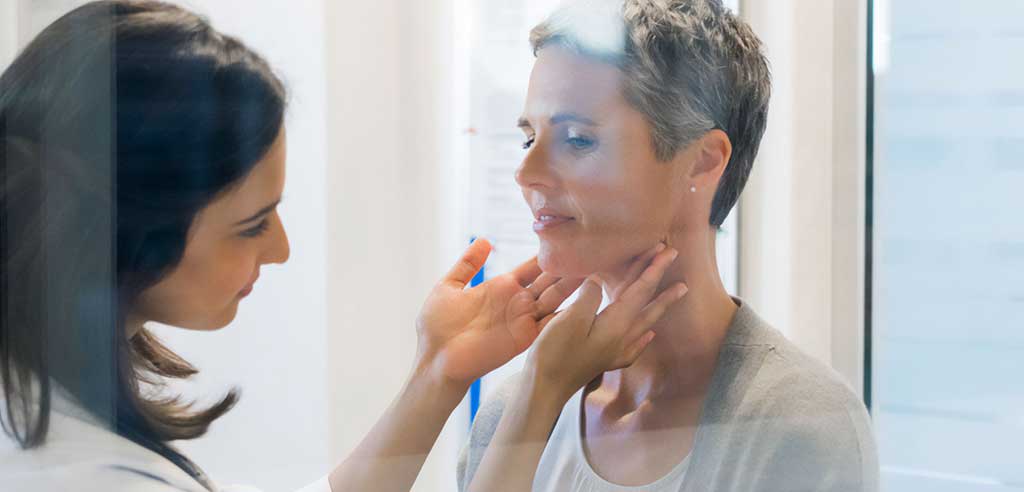 Valoración médica previa y diagnóstico personalizado para cirugía de rejuvenecimiento facial
