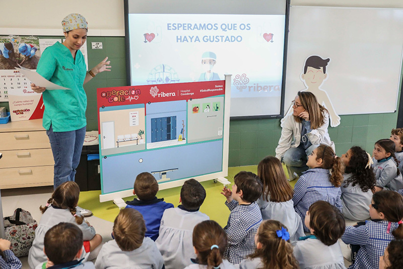 ‘Operación Cole’ nuestra iniciativa más divertida que acerca el quirófano a las aulas.