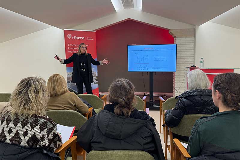 Hospital Ribera Covadonga forma a docentes en el cuidado y prevención de la voz