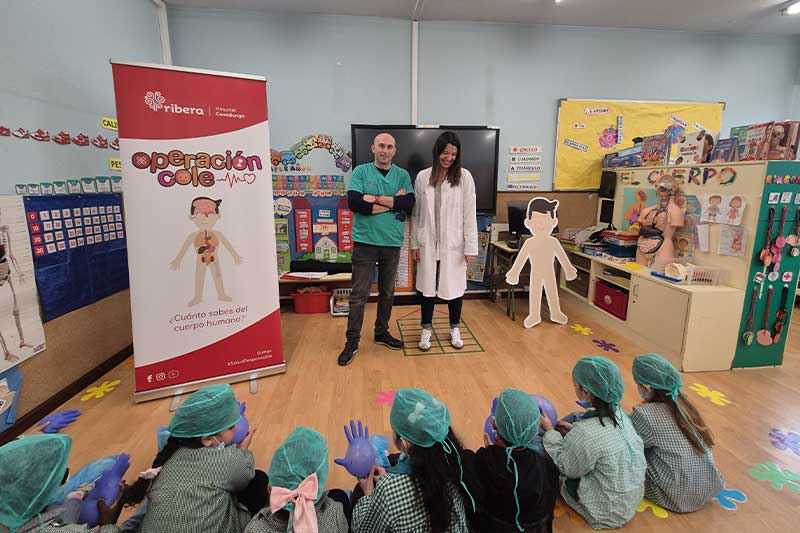 El Hospital Ribera Covadonga familiariza a los niños con la salud a través de la Operación Cole