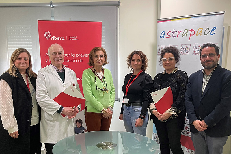 Firma convenio Ribera Hospital de Molina y Astrapace 2025