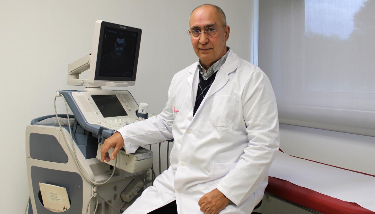 El doctor José Manuel Pardo Figueiras, urólogo del Hospital Ribera Juan Cardona.