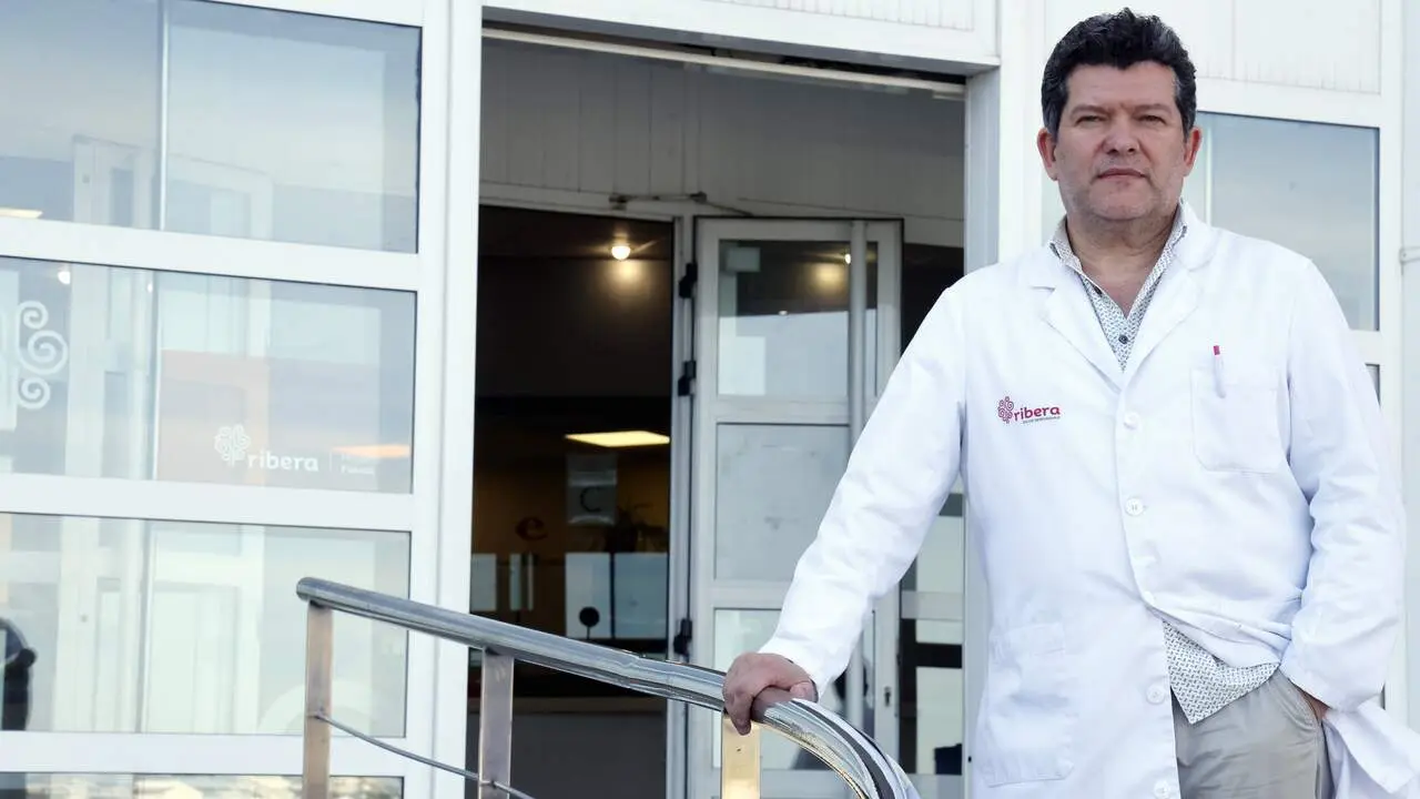 El doctor Ángel Núñez López, urólogo del hospital Ribera Polusa.