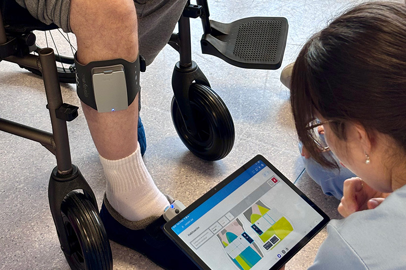 Dispositivo Fesia Graps aplicado a un paciente de la unidad de rehabilitación de daño cerebral del hospital Ribera Polusa.