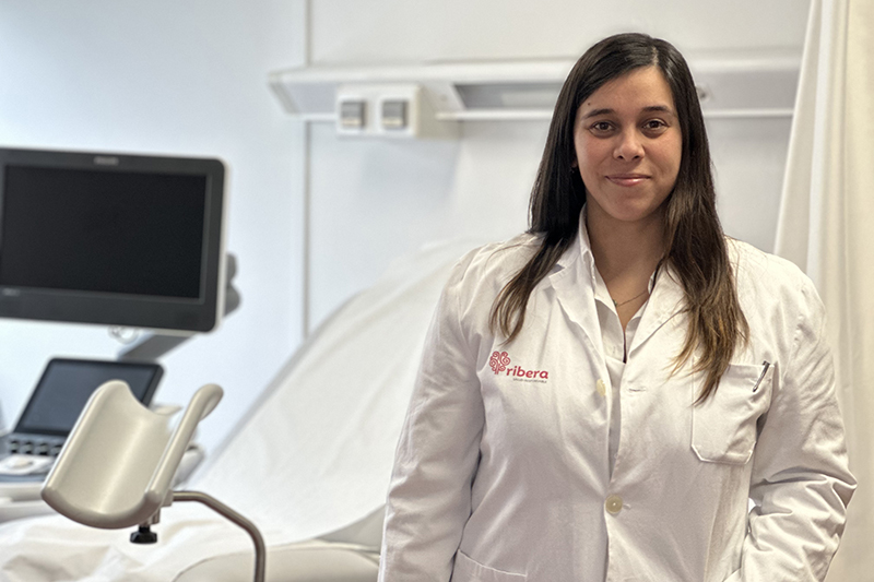 La doctora Nerea Puga, ginecóloga del Área de la Mujer del Hospital Ribera Povisa.