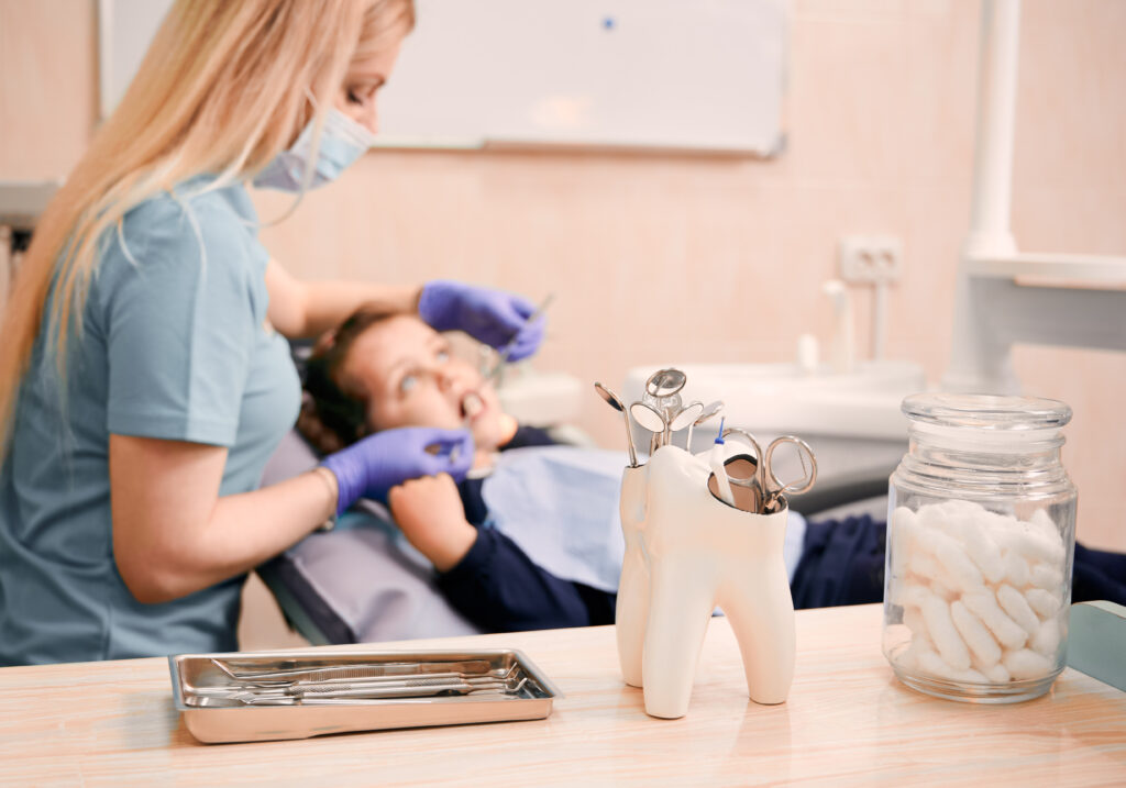 Cómo prevenir problemas en la boca de los niños
