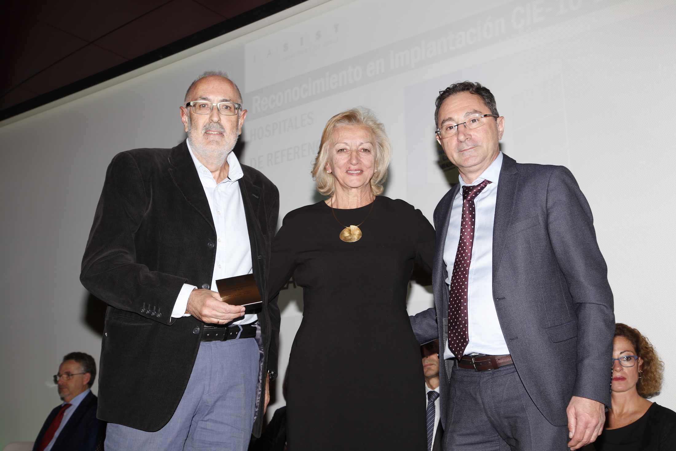 El Hospital Universitario de La Ribera ha recibido el prestigioso premio TOP 20 por su adaptación al nuevo sistema nacional de codificación de enfermedades, la CIE-10-ES. Esta adaptación ha supuesto un importante esfuerzo en formación de los técnicos de documentación sanitaria y cirujanos, la integración rápida del software del Hospital y el refuerzo del personal del Servicio de Documentación.