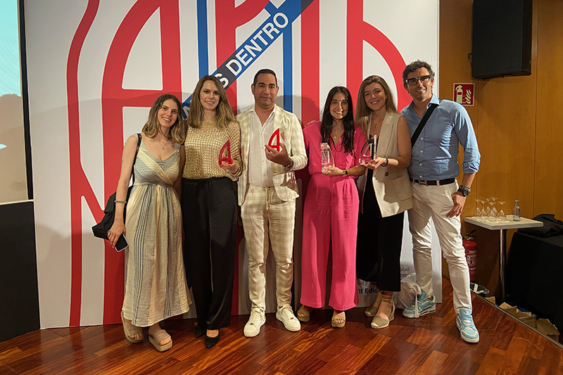 representantes de Ribera y de Tucuvi tras la entrega de premios