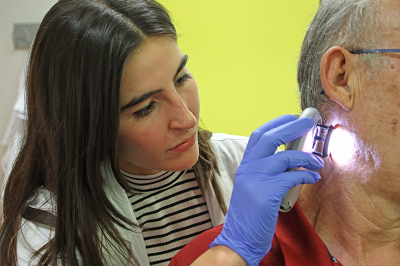 Dermatólogos del grupo Ribera recomiendan una exposición progresiva al sol para adaptar la piel