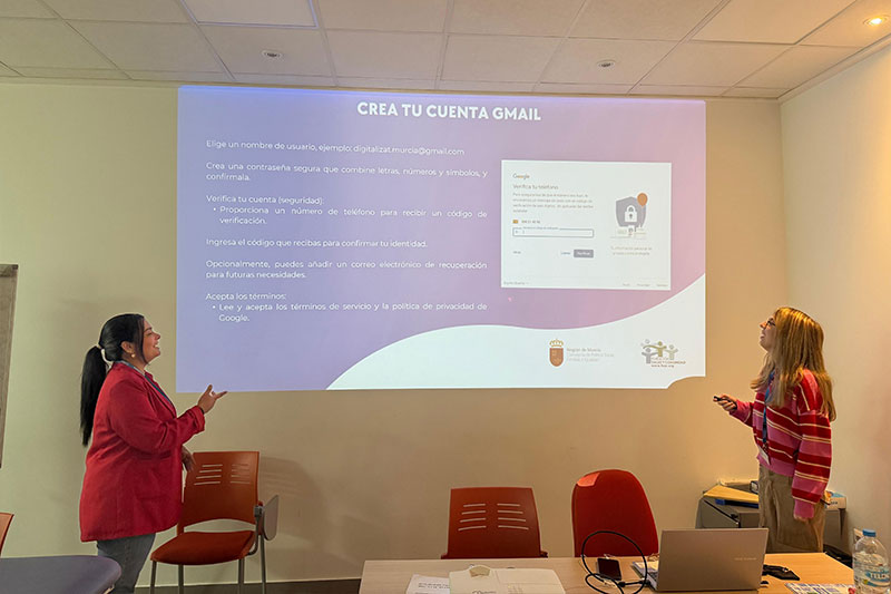 FSyC impartiendo curso