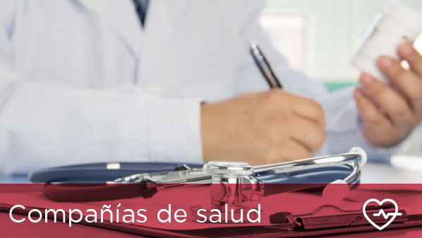 doctor escribiendo sobre la mesa