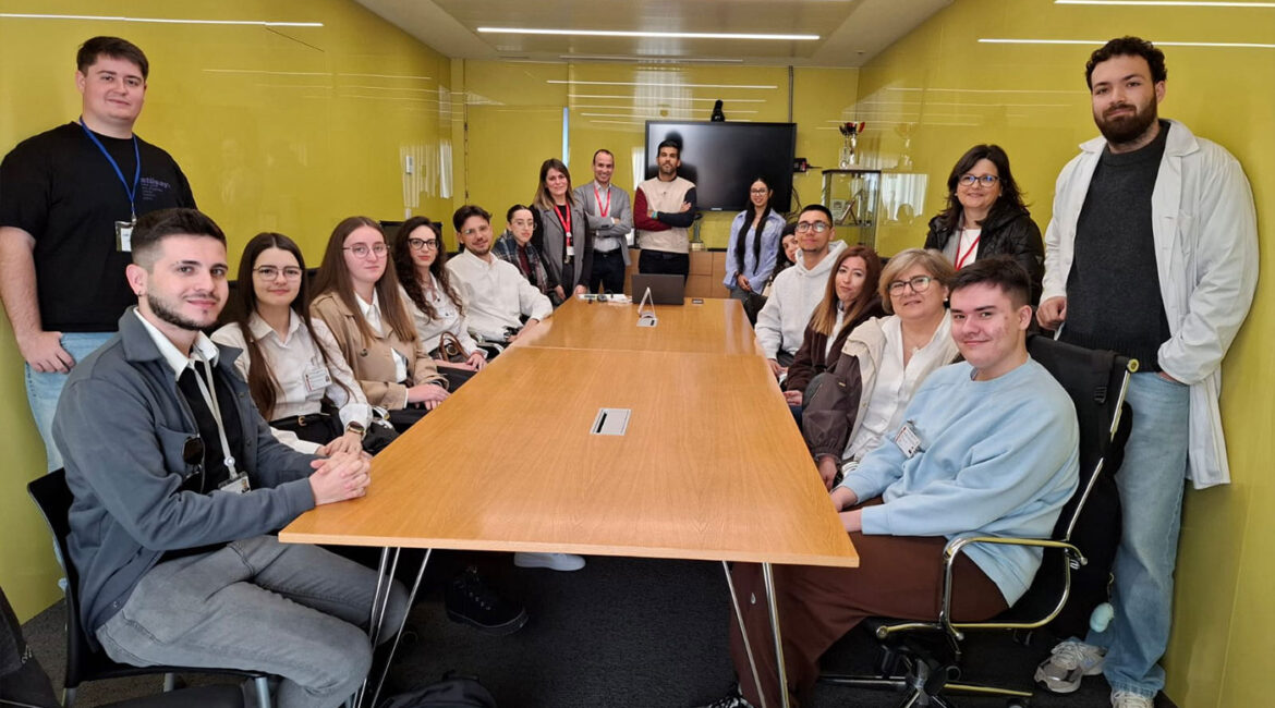 Los estudiantes inician su formación práctica en los centros del Grupo Ribera en Cartagena
