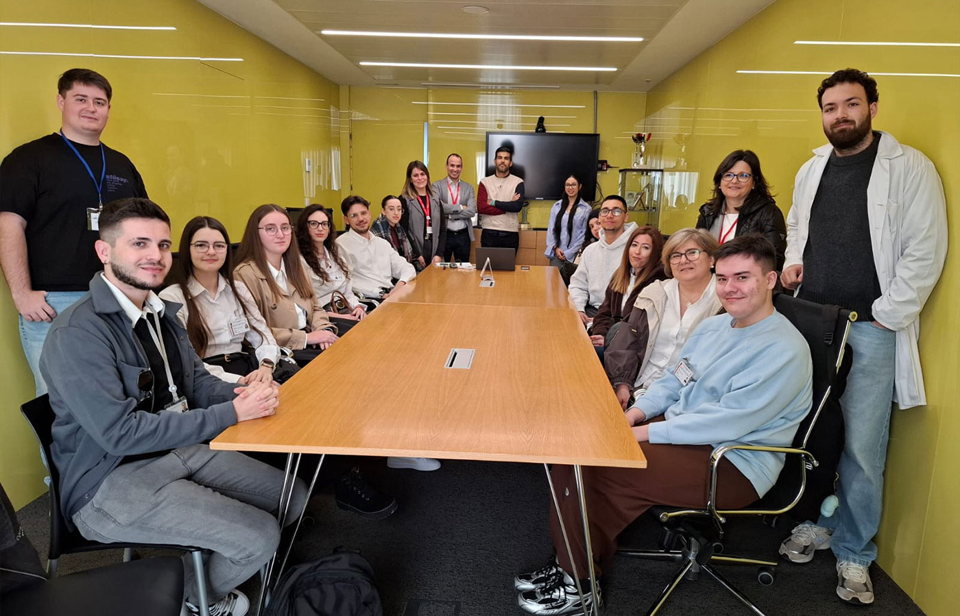 Los estudiantes inician su formación práctica en los centros del Grupo Ribera en Cartagena