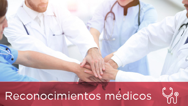 medicos todos unidos con las manos