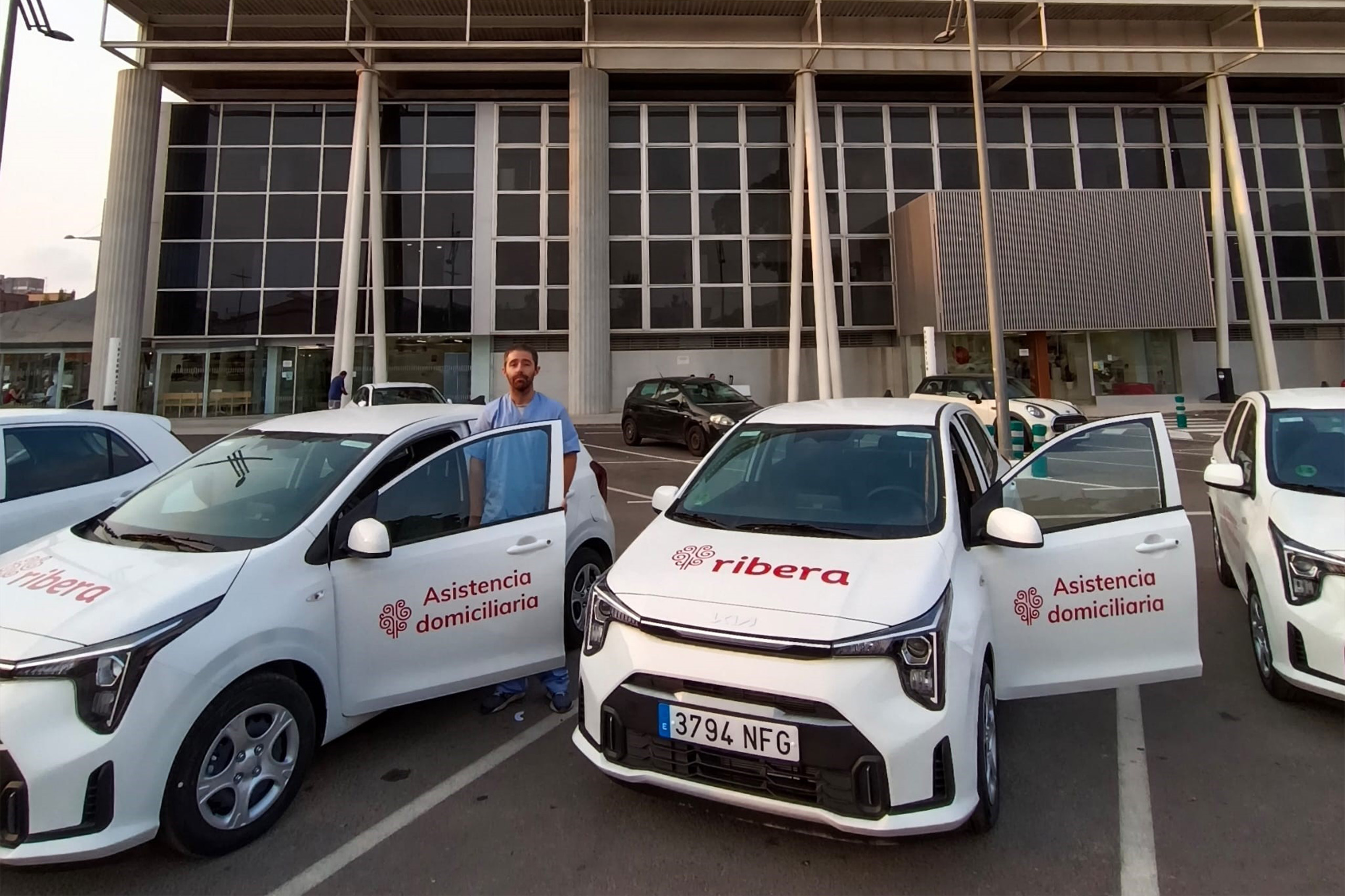 Ribera renueva la flota de vehículos de asistencia sanitaria a domicilio en Cartagena