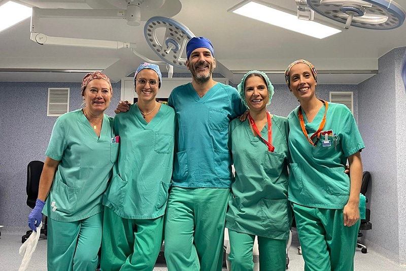 El Doctor Luis González y el equipo de quirófano de Cardiología del Hospital del Vinalopó