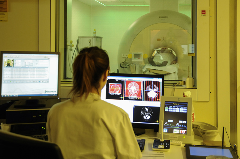 Una profesional del grupo Ribera_ en el área de Radiología